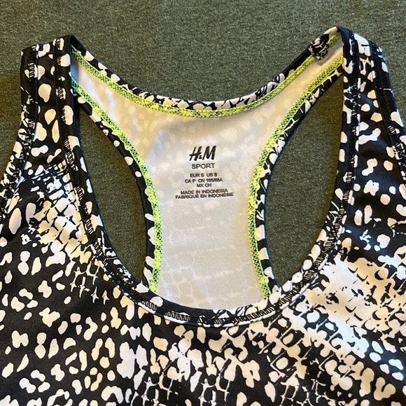 Black and white H&M workout top - Picture 2 of 5
